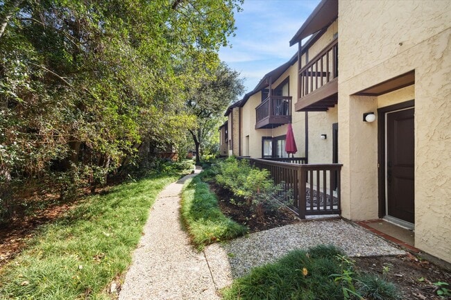 Building Photo - 11711 Memorial Dr Unit 101