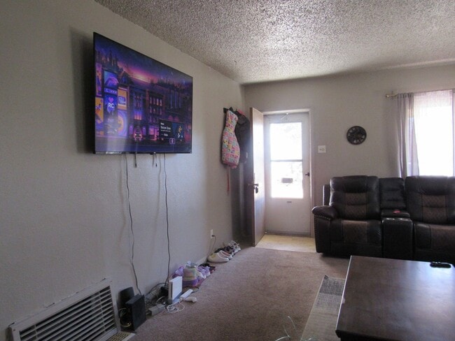 Photo - Cozy & Convenient 2+ Bedroom W/Garage