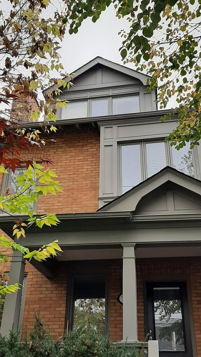 Photo - 392 Montrose Av Unit Basement apt.