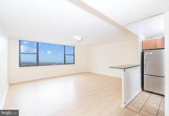 Building Photo - 4600 Duke St Unit 1116