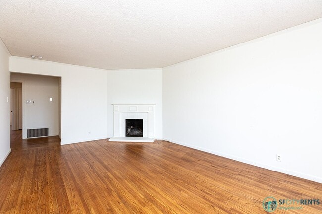 Photo - Outer Sunset: Top Floor w/ Shared Yard & Laundry on N Judah Line Unit 2017 Judah St.