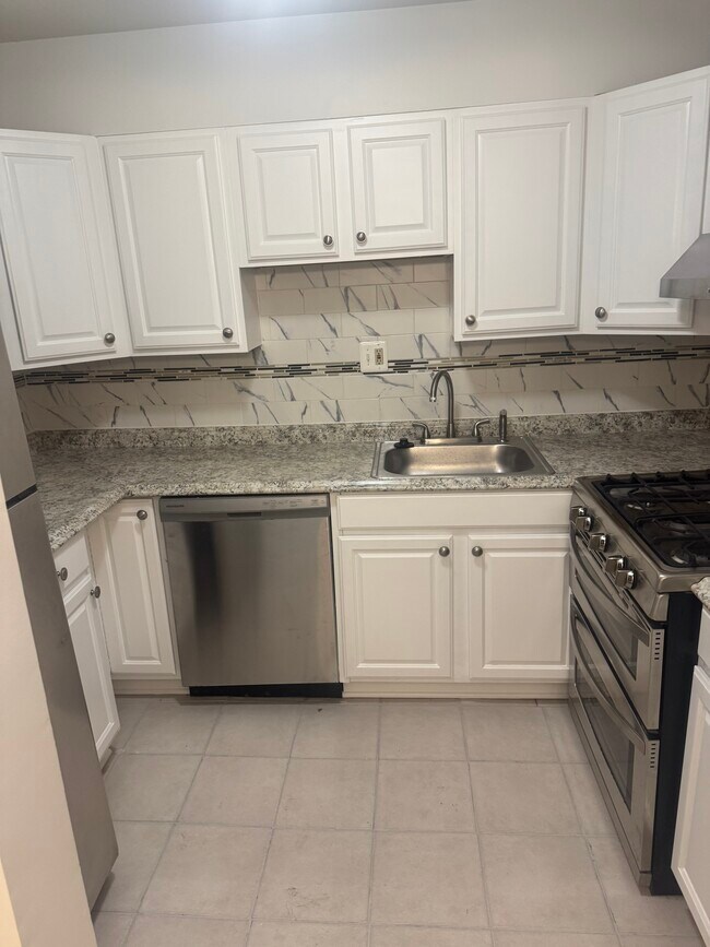 3807 Swann Rd Unit 101