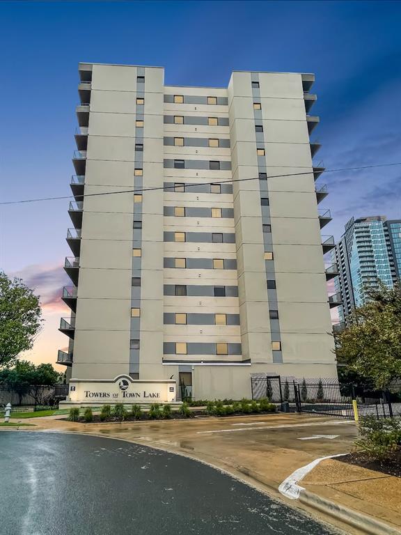 Building Photo - 40 N Interstate Hwy 35 Unit 4C1 Rental