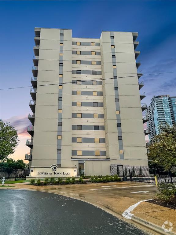 Building Photo - 40 N Interstate Hwy 35 Unit 4C1 Rental