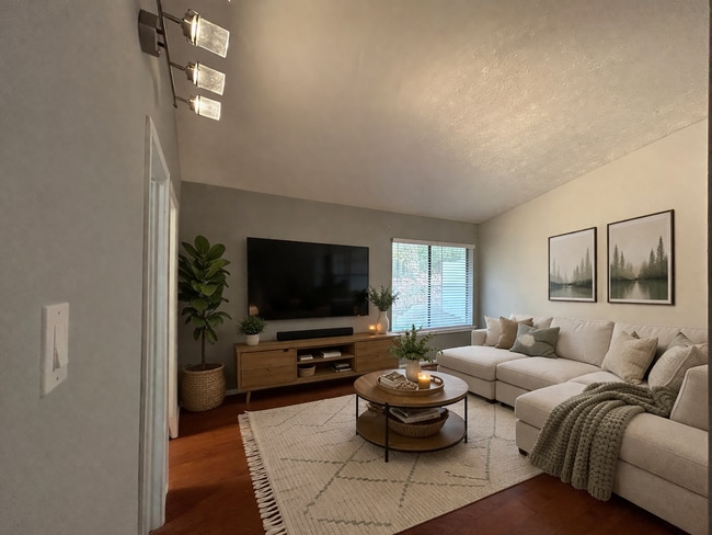 Building Photo - 1 BD 1 BATH CONDO TOTAL ELECTRIC!