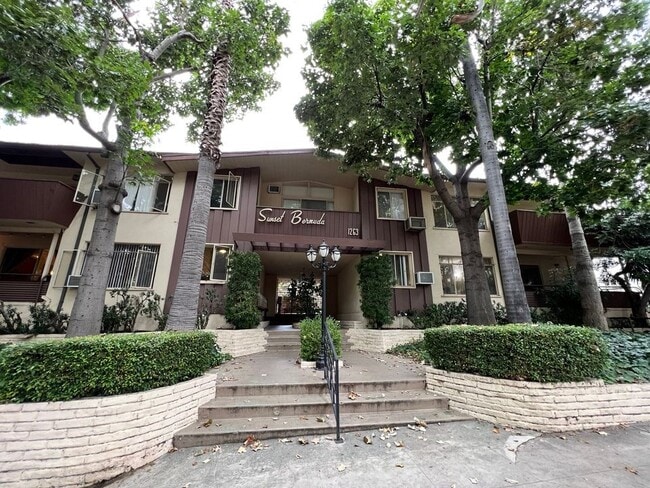 Building Photo - 1263 Hayworth Ave Rental