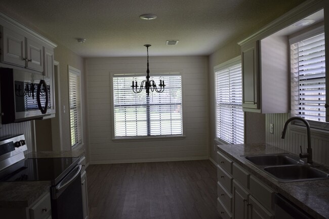 Photo - 700 Cedar Ln