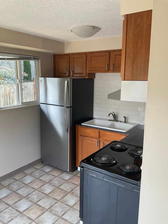 Kitchen - 434 S Idaho St Unit Idaho Street