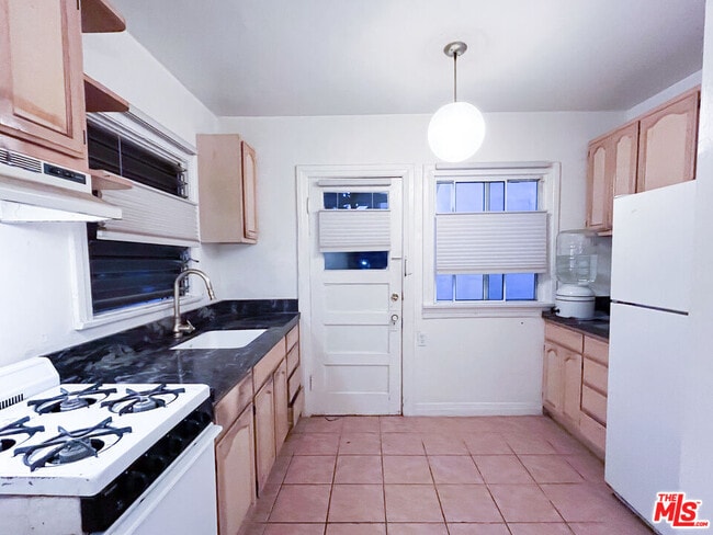 Photo - 1120 20th St Unit front