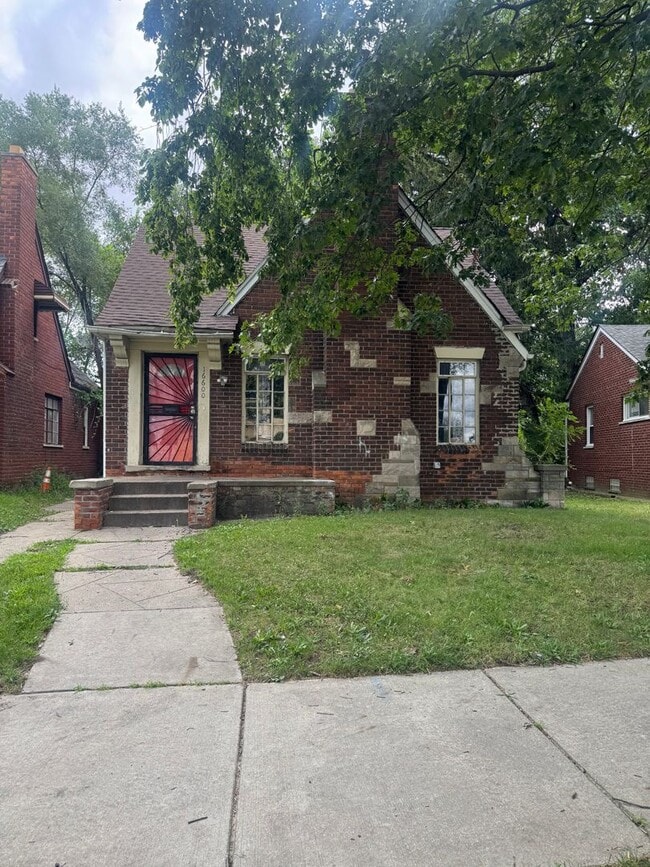 Building Photo - 4 bedroom Brick home