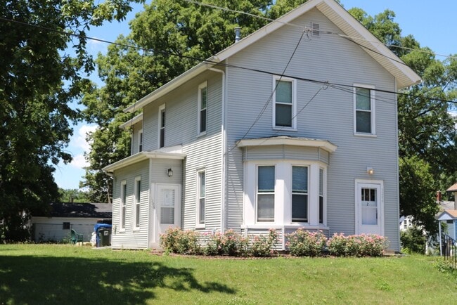 Building Photo - 1206 Bridge Ave Unit 2