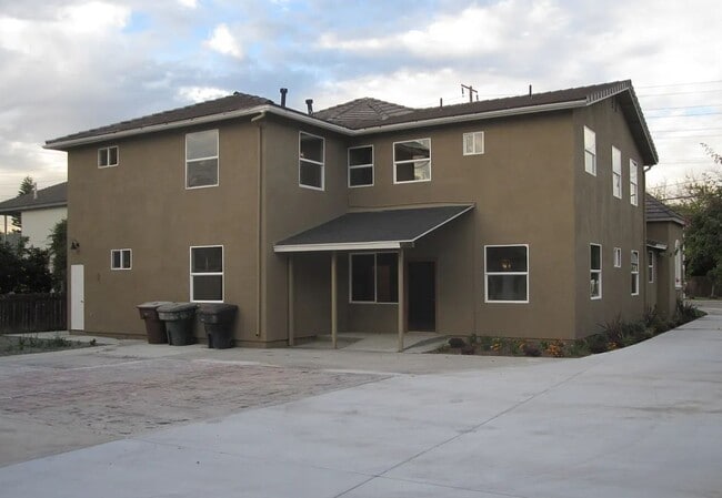 Building Photo - 5 Bed 4 Bathroom Duplex