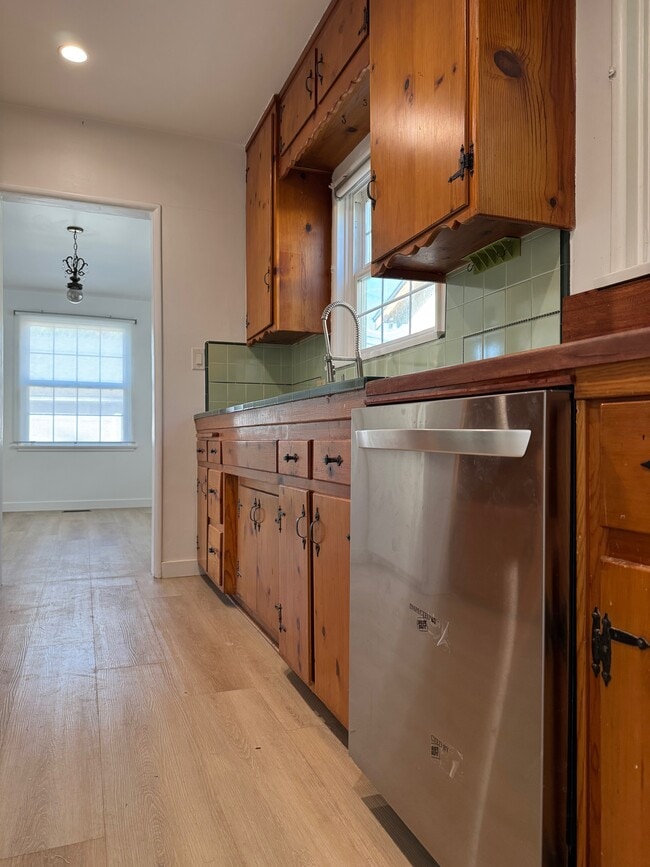 Photo - 22051 Vanowen St