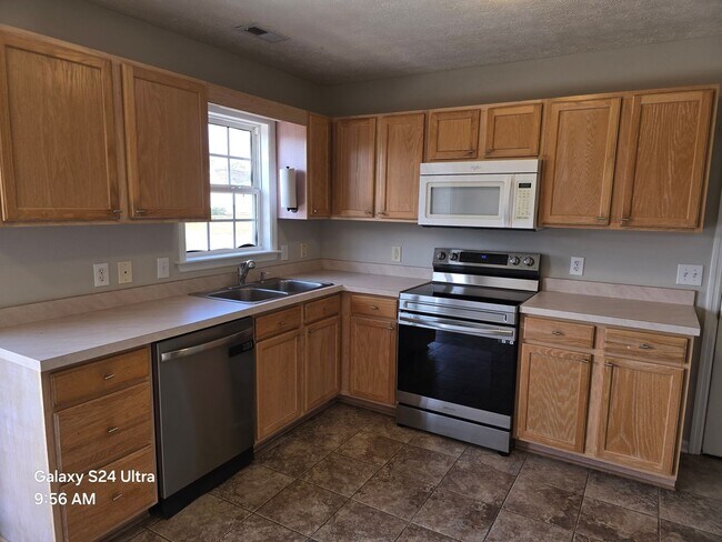 Photo - 3 Bedroom, 2 bath house with a bonus room ...