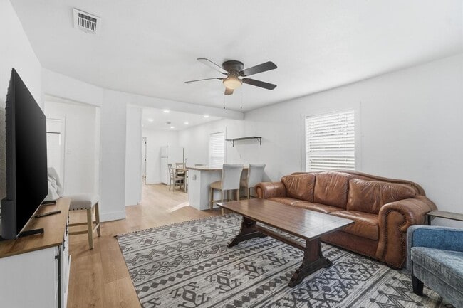 Photo - 541 E N 18th St