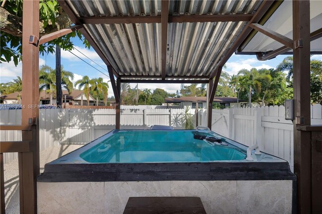 Building Photo - 7501 Raleigh St