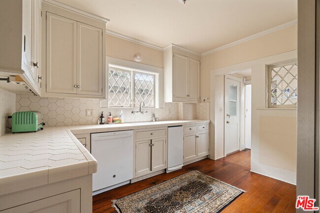 Photo - 587 Grand Blvd