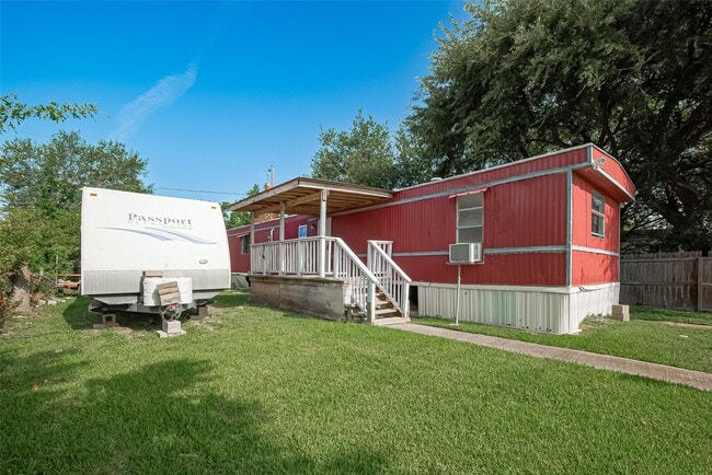 Building Photo - 914 Davis St Rental