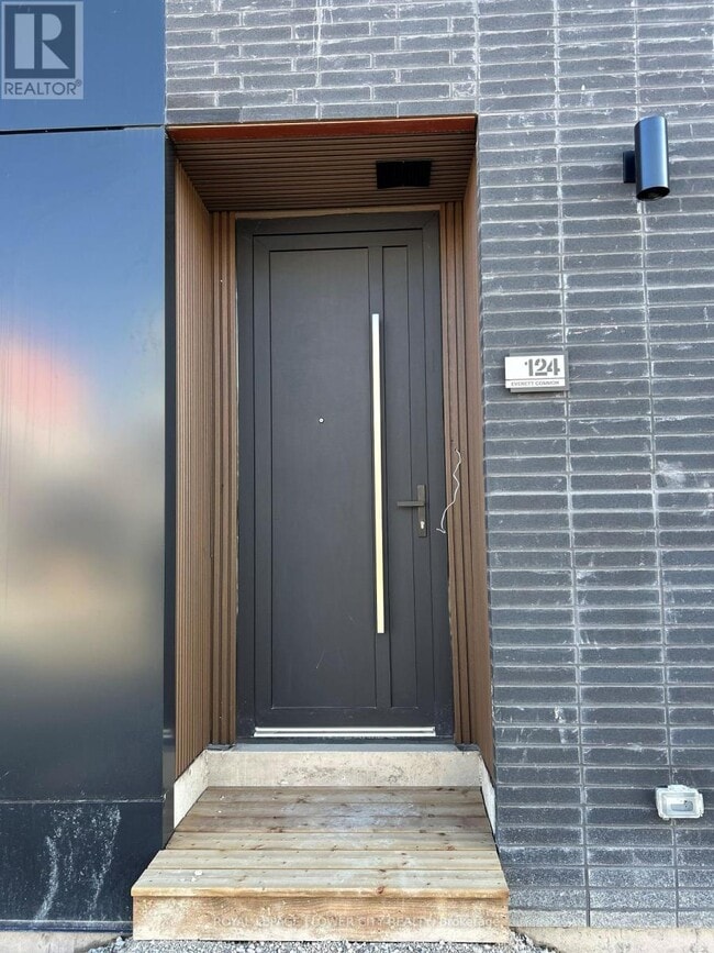 Photo - 124 Everett Cmn