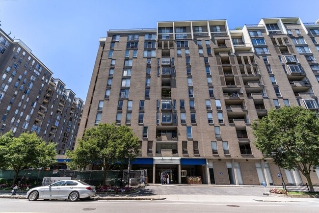 Building Photo - 33 Pond Ave Unit 1102