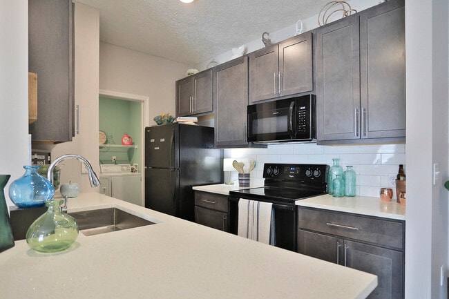Building Photo - Emerald Lakes Rental