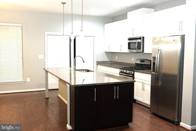 Photo - 22410 Glenbow Way