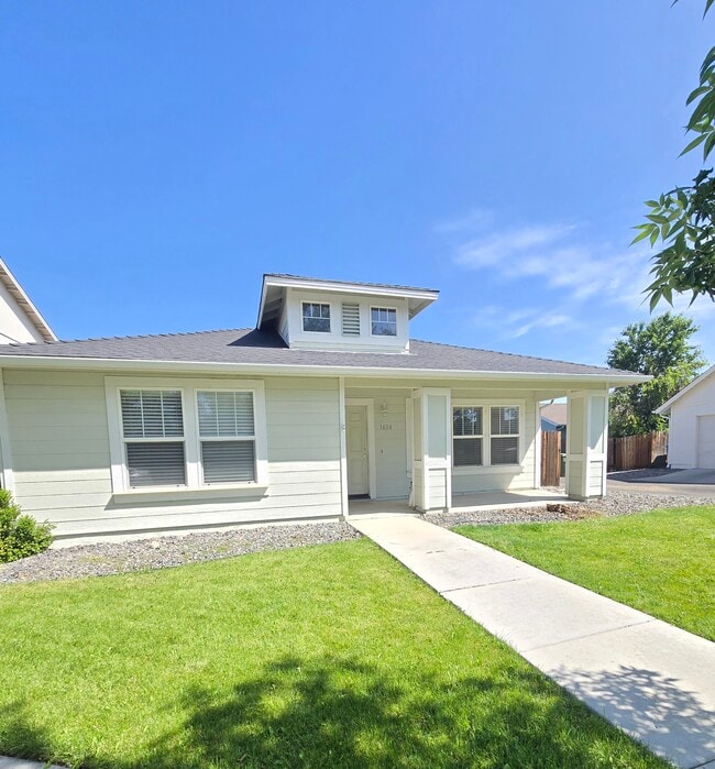 Photo - 1404 Pin Oak Dr House