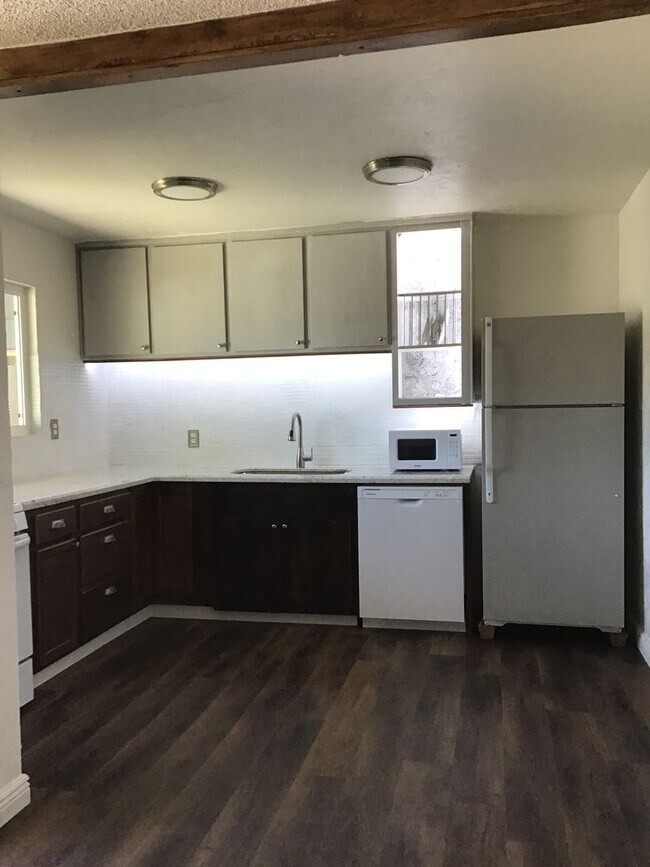 Photo - SB787-Trezza, Laura Unit 7884