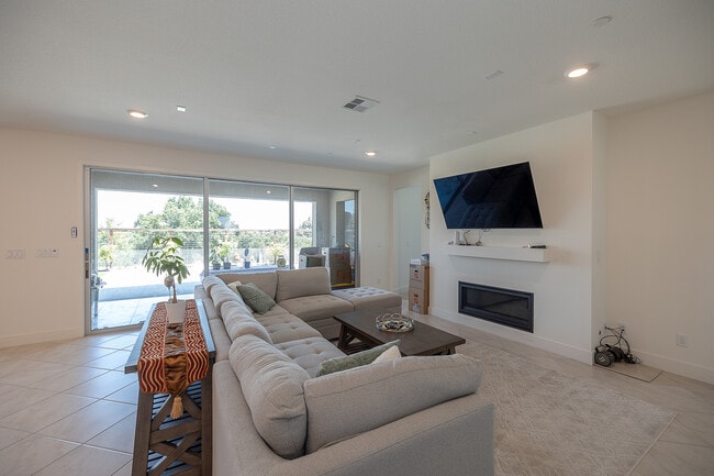 Photo - 1381 Porpor Ct