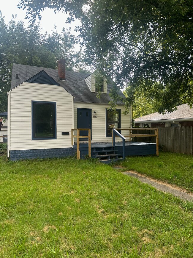 Building Photo - 2319 Sheridan St Rental