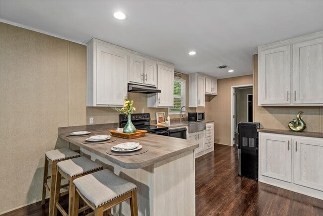 Photo - 211 Woodstock House