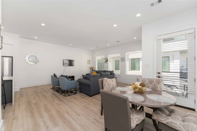 Photo - 3410 Baer St