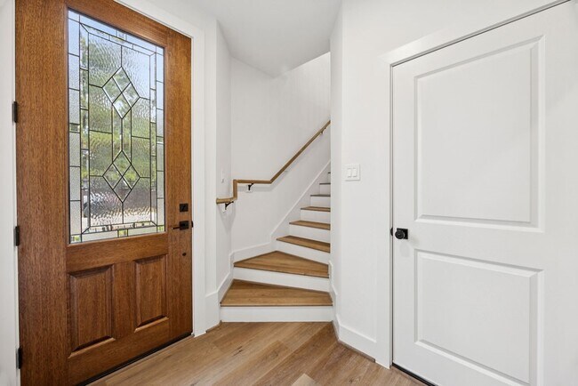 Photo - 2121 A Hoskins Dr