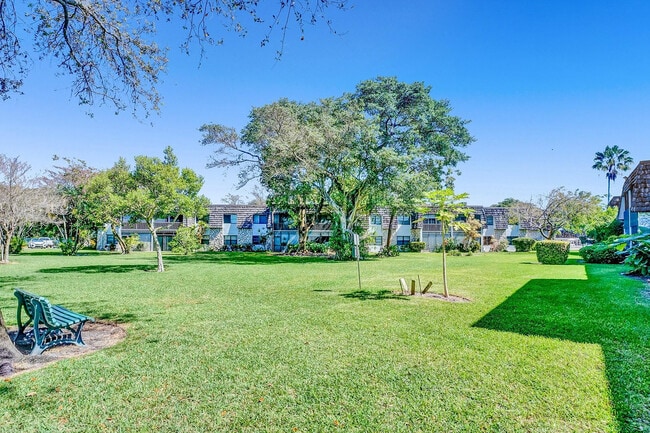 Photo - 3101 Oakland Shores Dr Unidad H204