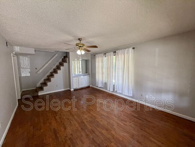Photo - 717 Flint St
