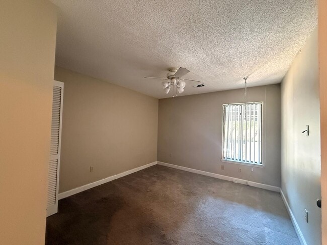 Photo - 304 Westlake Ct