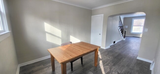 215 W Masterson Ave