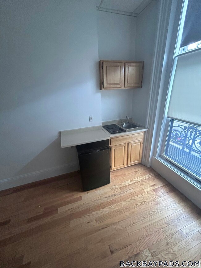 Building Photo - 405 Beacon St Rental