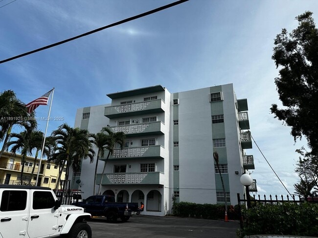 Photo - 7825 NE Bayshore Ct Unidad 205