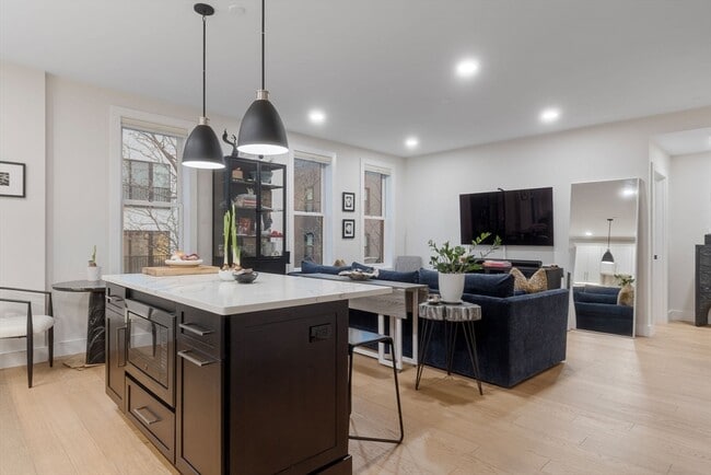 Photo - 202 Maverick St Unit 301