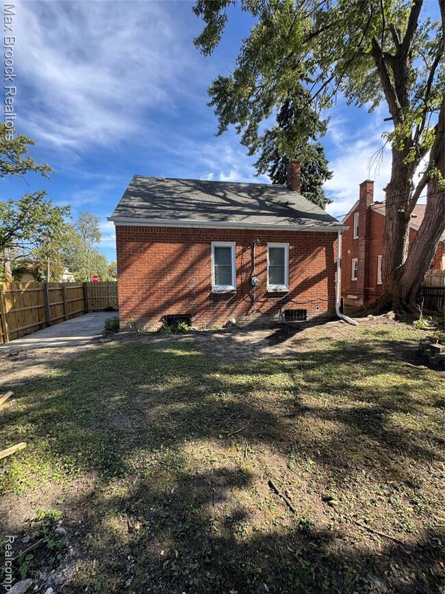 Photo - 6267 Piedmont St