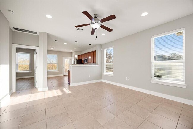 Photo - 1501 Roseburg Dr