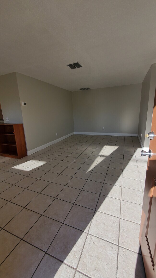 Photo - 369 Diamond St