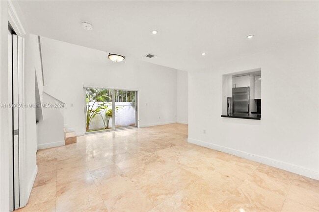 Photo - 3062 Shipping Ave Unidad # 3062