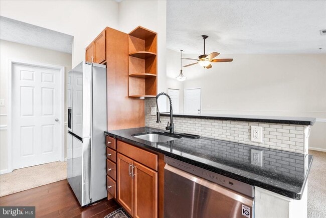 Building Photo - 5640 Wade Ct Unit J