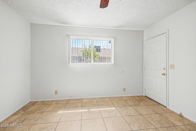 Photo - 2931 E Beck Ln Unit 1
