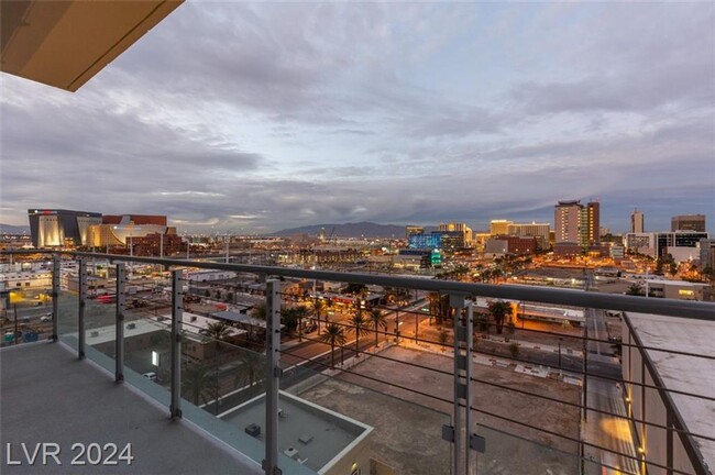 NEWPORT LOFTS--MAGNIFICENT PANORAMIC VIEWS... - NEWPORT LOFTS--MAGNIFICENT PANORAMIC VIEWS...