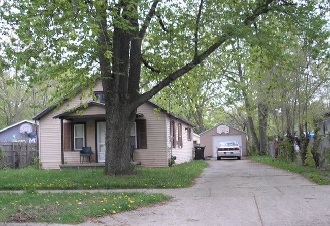 Building Photo - 316 Maplelawn St SE