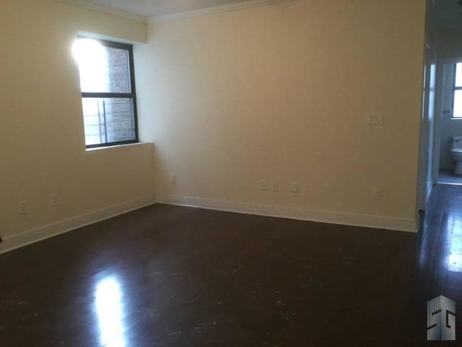 LIVING ROOM - 545 W 148th St