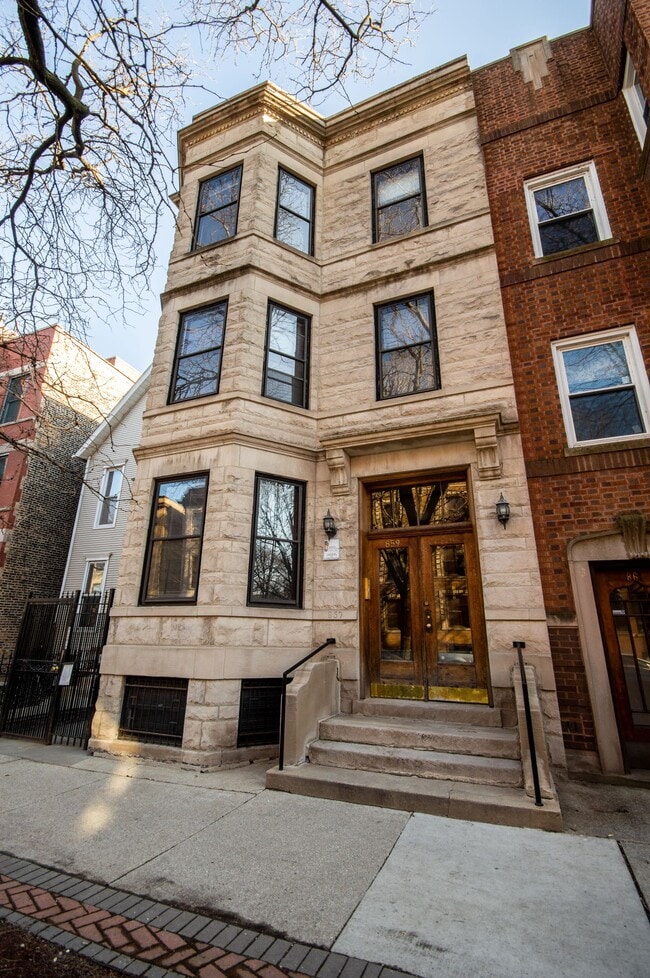 Photo - 859 W Fletcher St Apartments